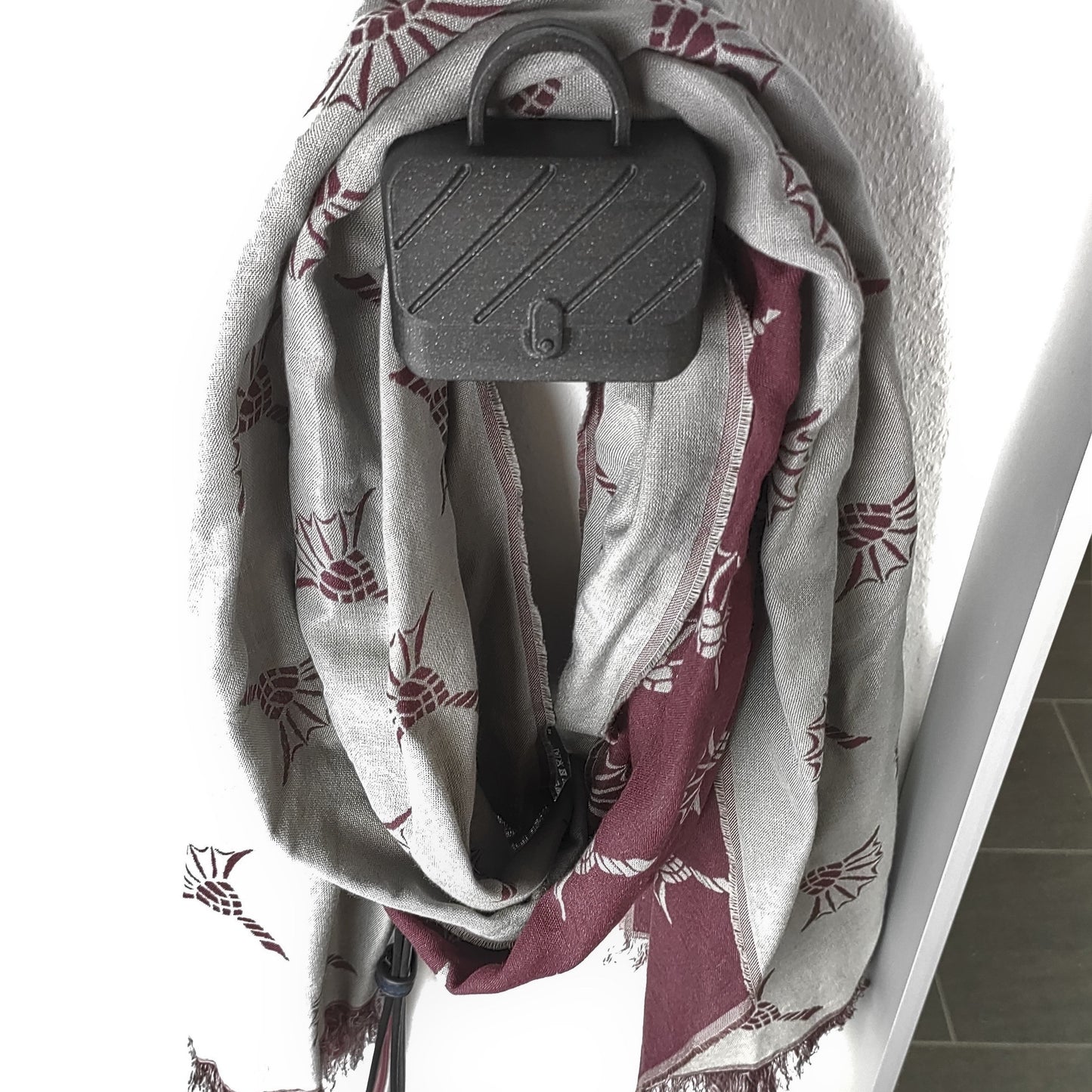 Wandhalter - Taschen schwarz glitzer Schal Tuch Taschen